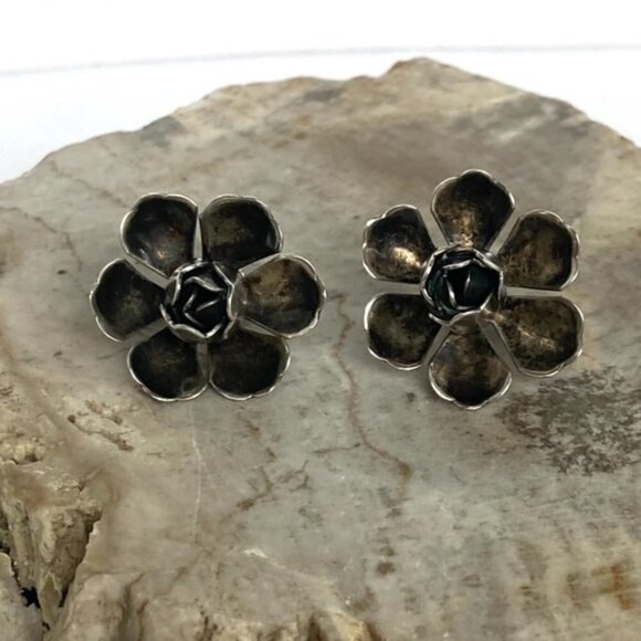 VTG Sterling Silver 925 0.89" 3D Oxidized Layered Flower Screw Back Earrings 8g - Picture 12 of 16